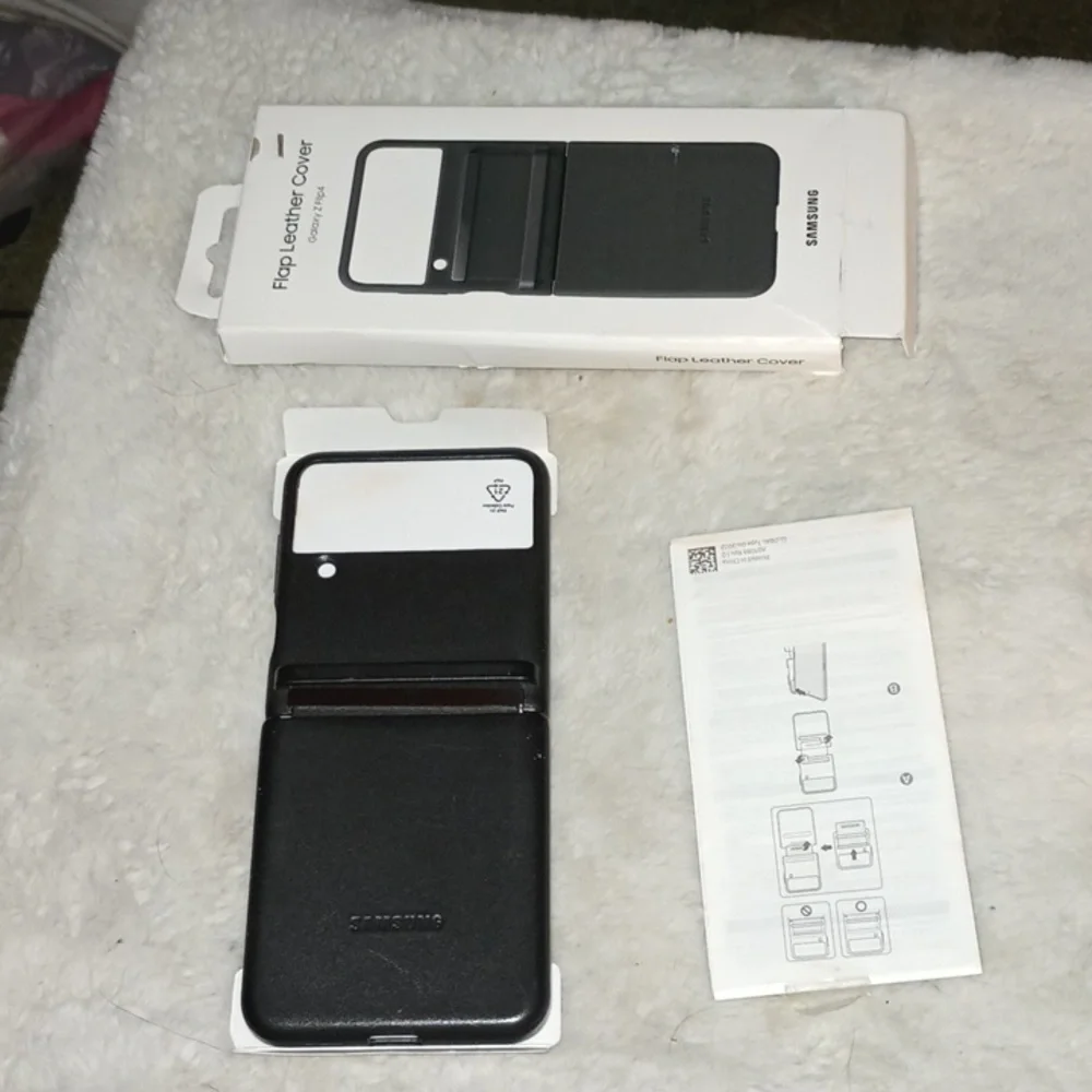 Samsung Galaxy Z Flip4 Flap Leather Cover
